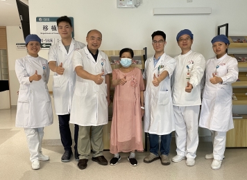 2021年4月29日广西壮族壮族人民医院移植科成功为一名79岁肝硬化合并2型糖尿病及心律失常的高龄患者进行肝脏移植手术