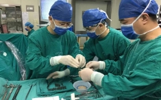 胸部外科一院三区医务人员通力合作为七名患者开展微创手术